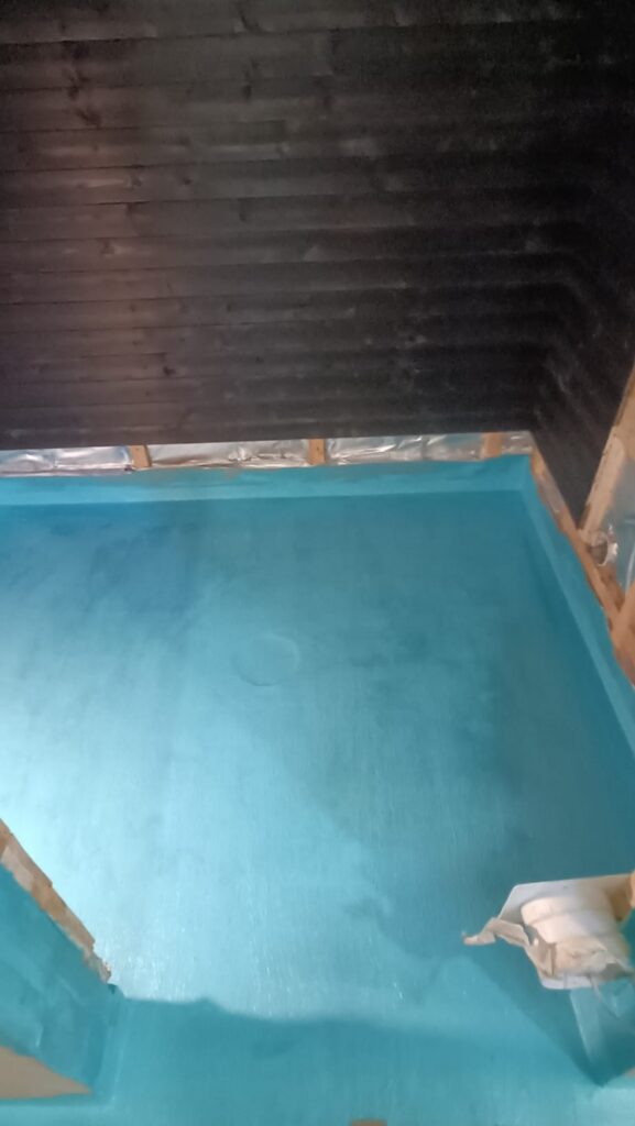 paneloitu ja vedeneristetty sauna