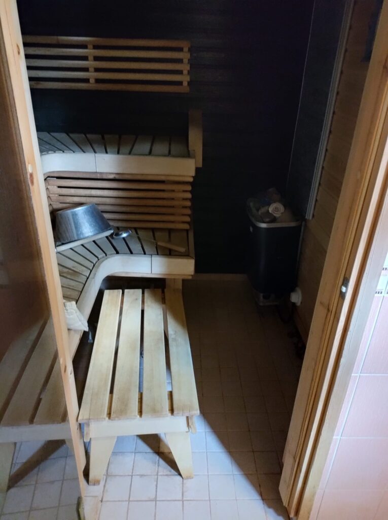sauna ennen remonttia